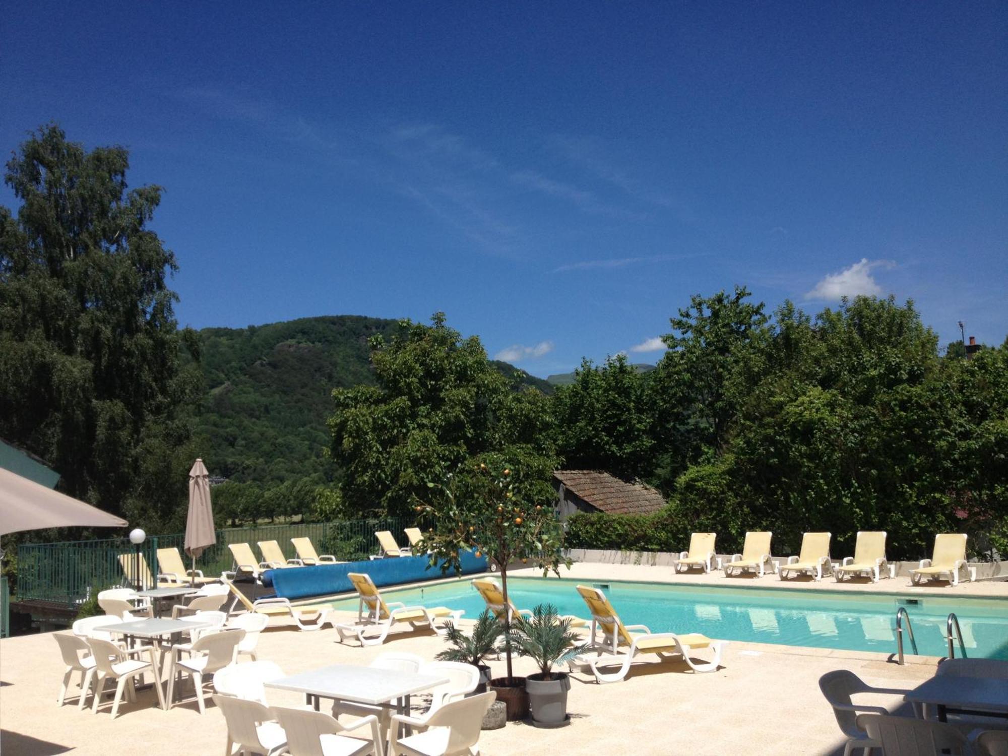 Hotel Et Residence Des Bains Vic-sur-Cère Dış mekan fotoğraf