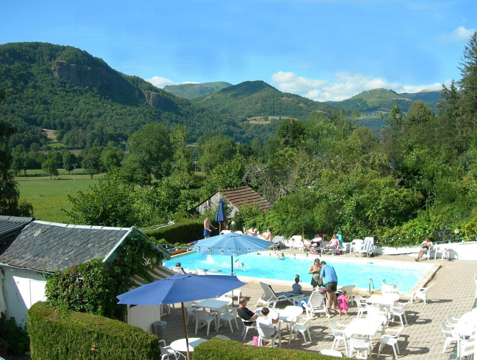 Hotel Et Residence Des Bains Vic-sur-Cère Dış mekan fotoğraf